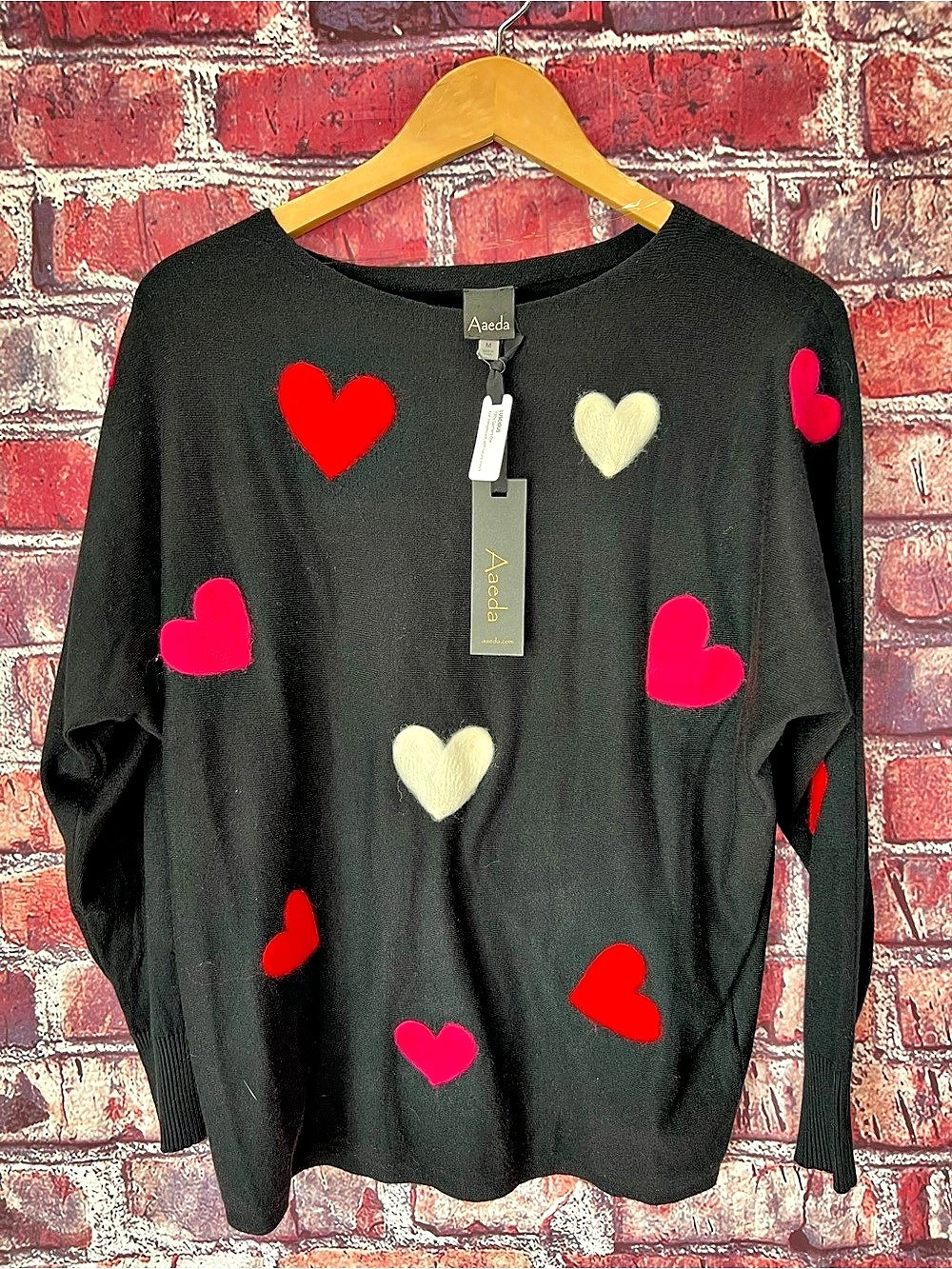 NWT Aaeda Felt Multi Heart Applique Pullover Crewneck Sweater Black M